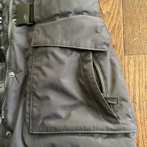 The North Face XS Women’s hooded parka with belt - Picture 7 of 12